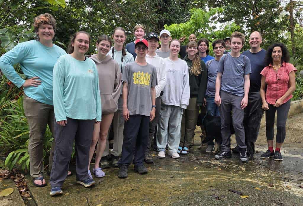 The group explored our Ethnobotanical Trail with Erid Román, a young botanist and member of the Eye on the Rainforest Botanical Team.