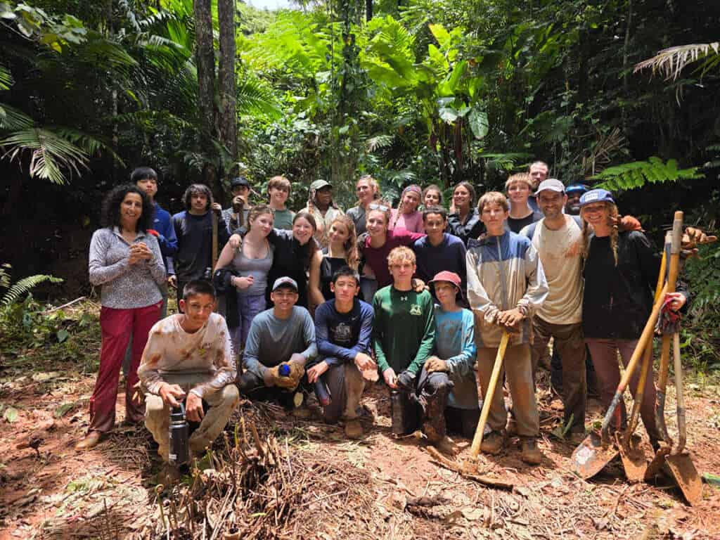 A Global Works team of 24 students from across the United States recently joined us for a full day of hands-on forest-road restoration at Las Casas de la Selva. We ventured deep into our timber plantation lands, where the students worked beneath towering mahogany, mahoe, ausubo, grenadillo, and tabonuco trees